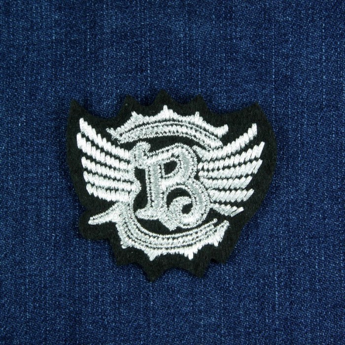 Декор нашивка  "B" с крыльями и короной