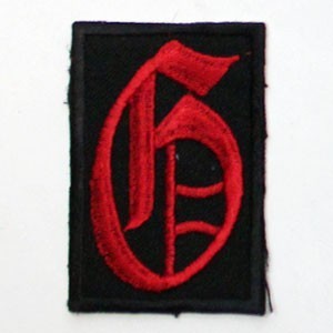 Декор нашивка  буква "G" (красная)